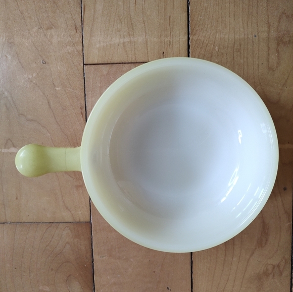 Glasbake Set of 5 Milk Glass Pale Yellow and White Handle Soup Bowls - Picture 4 of 12